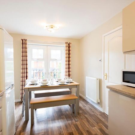 Bright & Modern 4 Bedroom Townhouse スタッフォード エクステリア 写真
