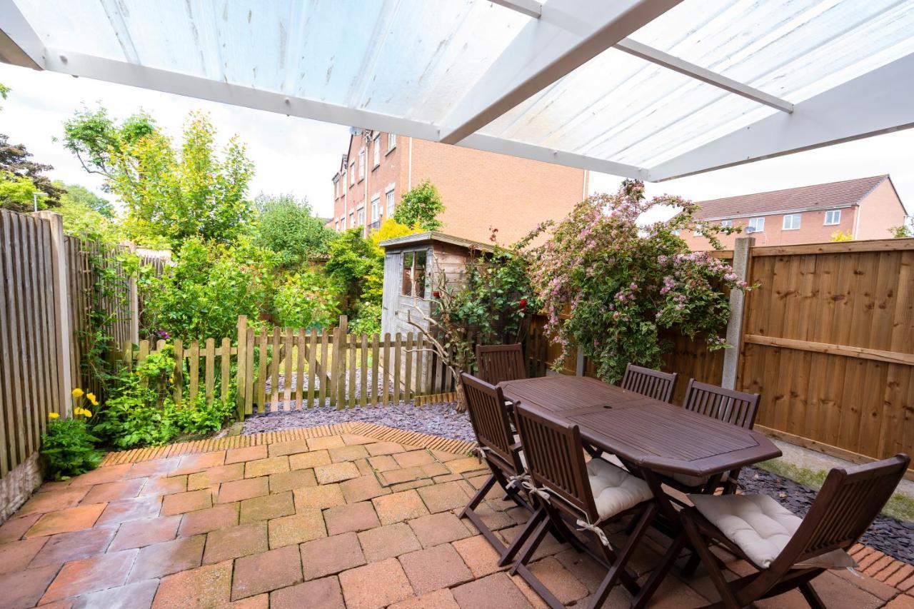 Bright & Modern 4 Bedroom Townhouse スタッフォード エクステリア 写真