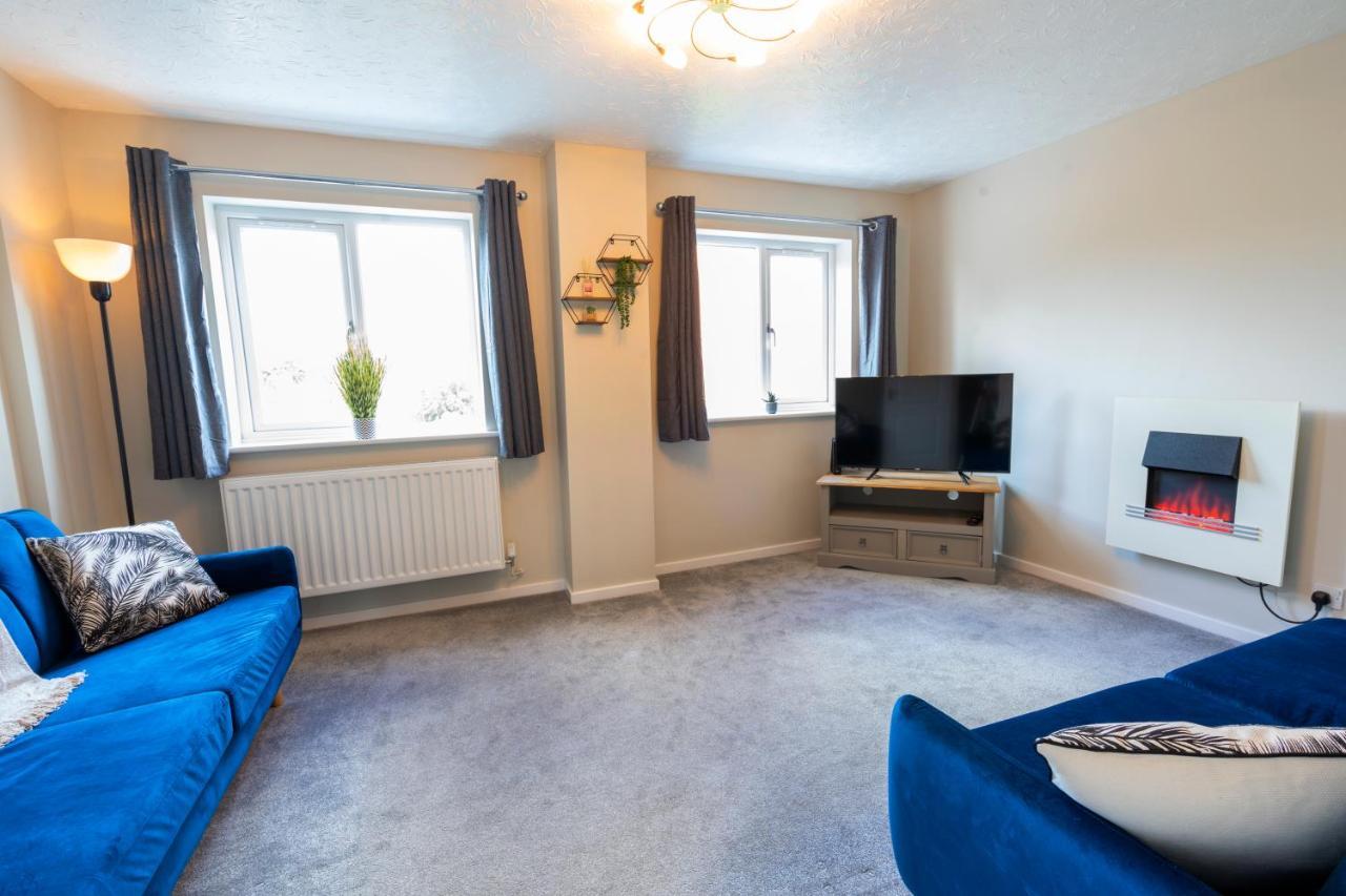 Bright & Modern 4 Bedroom Townhouse スタッフォード エクステリア 写真