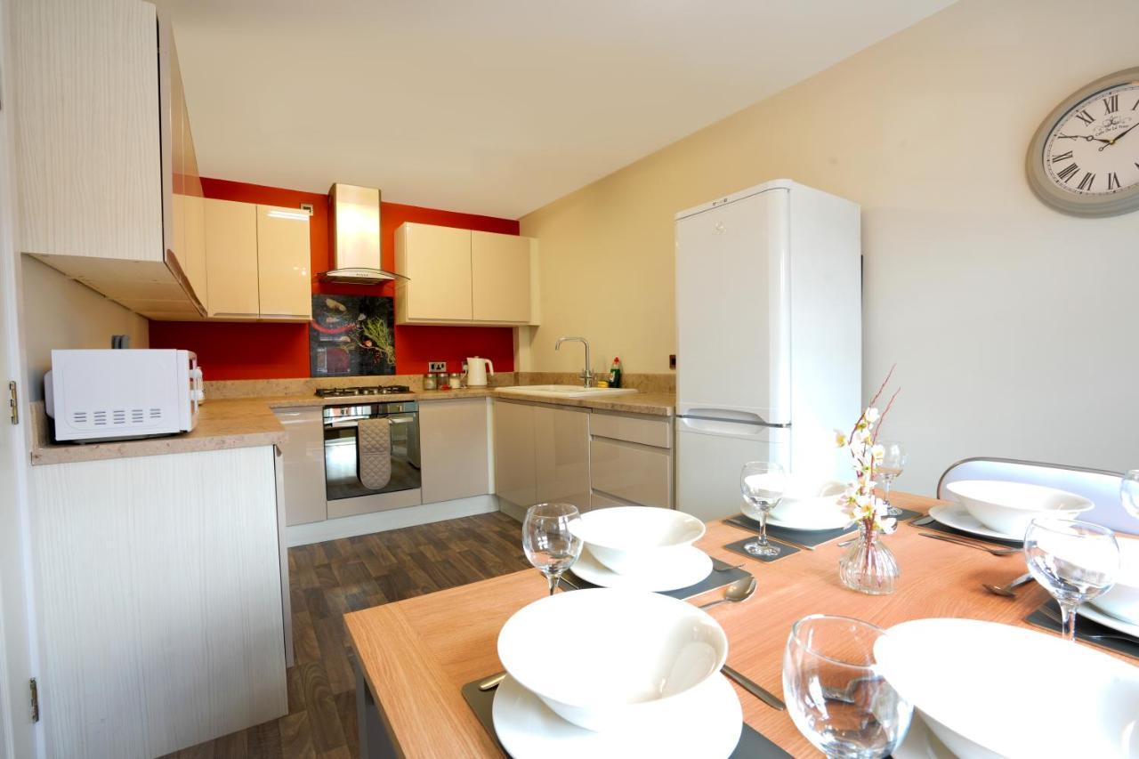Bright & Modern 4 Bedroom Townhouse スタッフォード エクステリア 写真