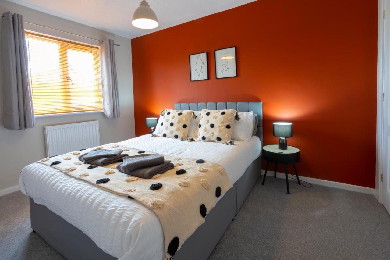 Bright & Modern 4 Bedroom Townhouse スタッフォード エクステリア 写真