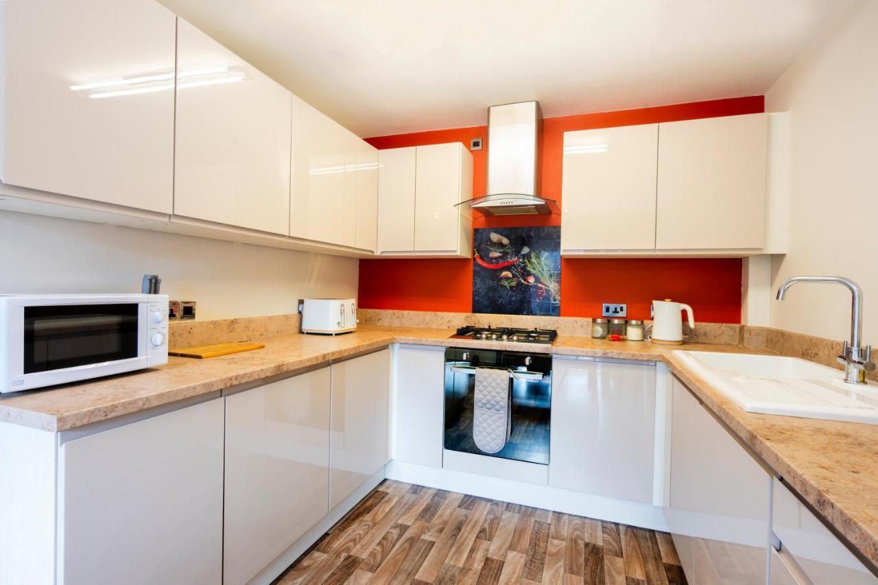 Bright & Modern 4 Bedroom Townhouse スタッフォード エクステリア 写真